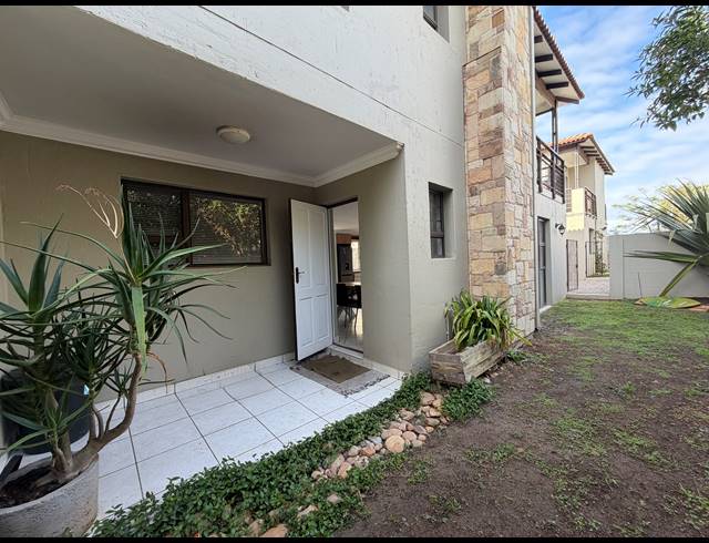 3 BEDROOM TOWNHOUSE FOR SALE IN JEFFREYS BAY CENTRAL